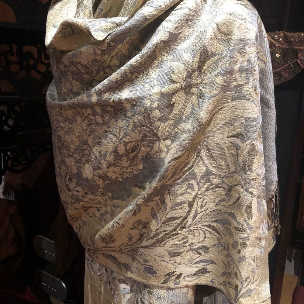 Vintage style paisley pashmina shawl
